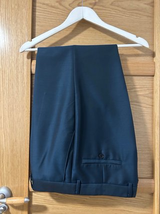 Traje de novio azul y gris