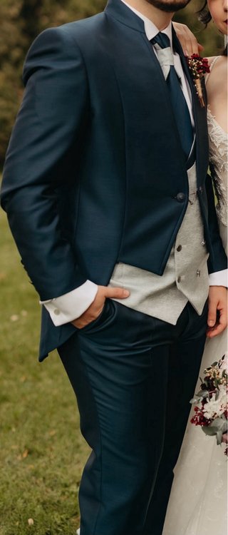 Traje de novio azul y gris