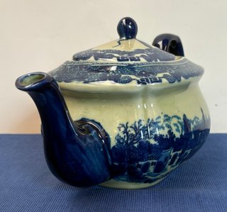 Tetera Victoria Ware Ironstone Azul