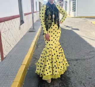 Traje de flamenca amarillo con lunares