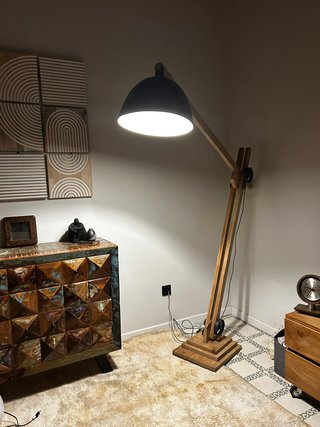 Lámpara de pie industrial madera y metal
