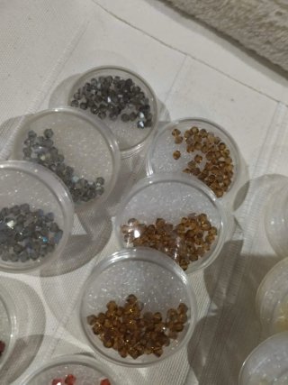 30 Caixas Cristais Swarovski