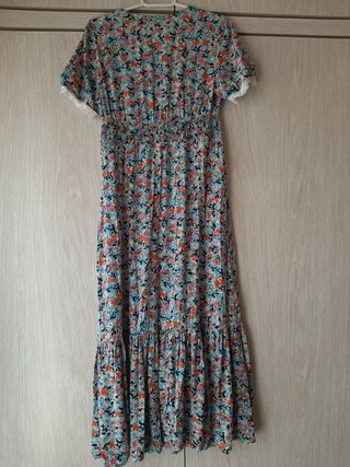 Vestido largo floral azul con encaje Zara
