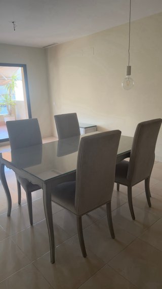 Mueble de salón blanco y negro