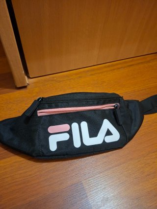 Riñonera Fila azul y roja y otra rosa. Cada una 3e