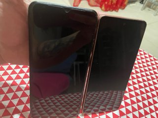 NEGOCIABL 2 móviles Samsung y Realme negros/dorado