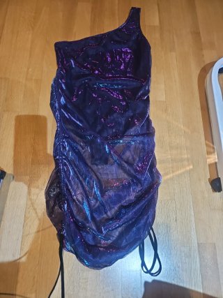 Vestido brillante de un hombro