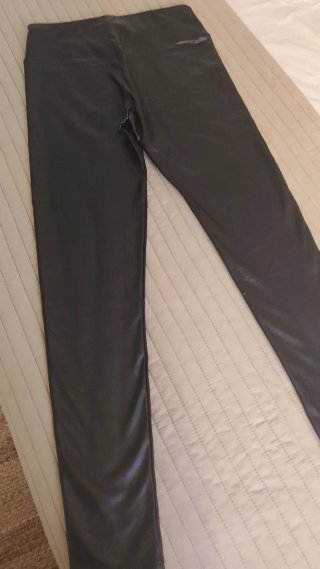 Leggings efecto piel negros