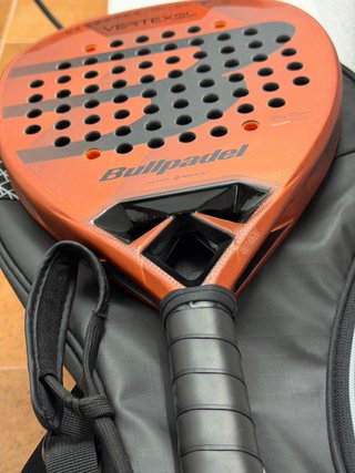 Pala Bullpadel Vertex 04 Comfort + Funda