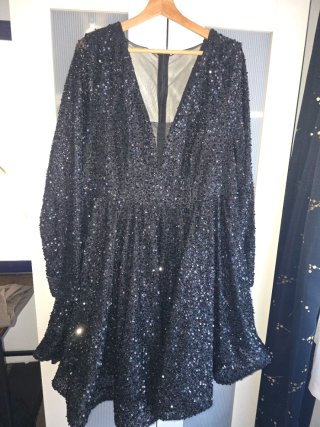 Vestido negro lentejuelas manga larga
