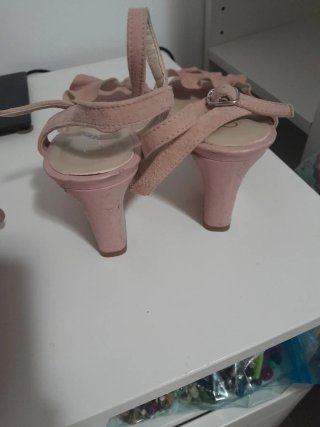 Sandalias ASSYO rosa volante
