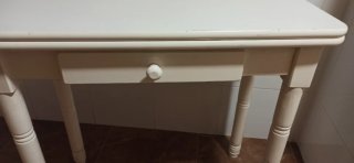 Mesa de cocina de madera blanca