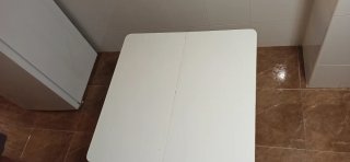 Mesa de cocina de madera blanca