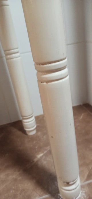 Mesa de cocina de madera blanca