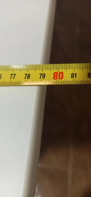 Mesa de cocina de madera blanca
