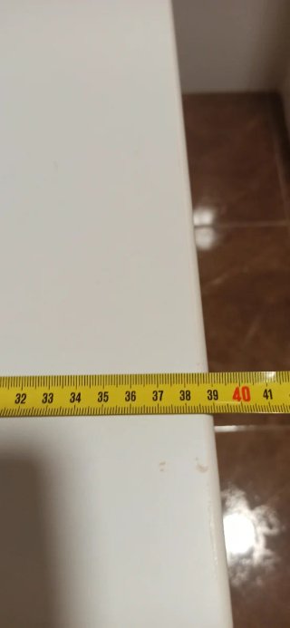 Mesa de cocina de madera blanca