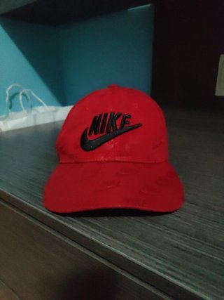 Gorra Nike Roja