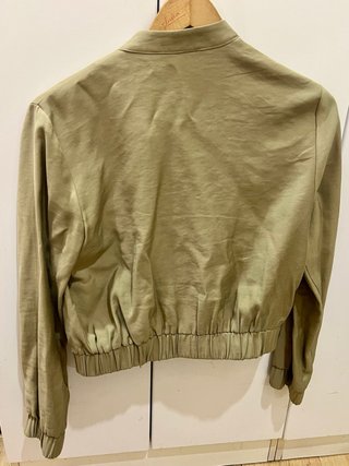 Cazadora bomber Zara verde caqui
