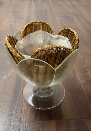 Macetero de cristal y mimbre
