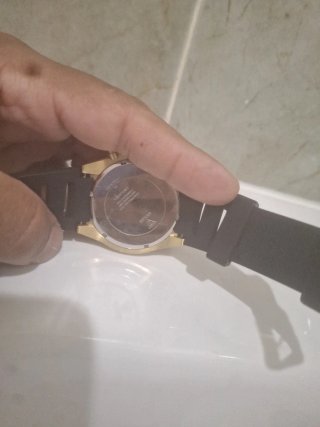 Reloj Guess Negro y Dorado