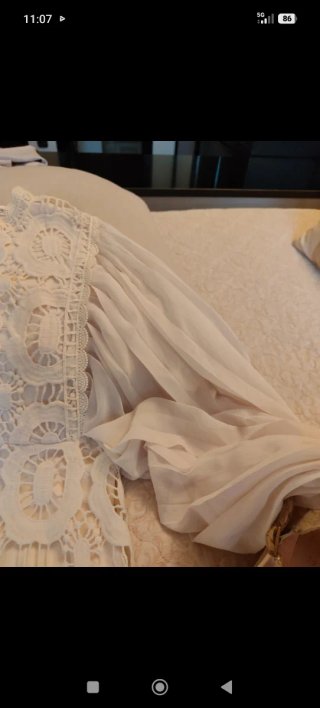 Vestido marfil encaje manga abullonada