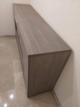 Mueble de comedor madera clara