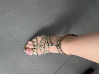 Sandalias Guess Tacon Oro y Plata