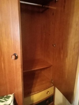 Armario de madera macizo con 2  cajones