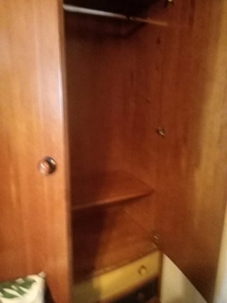 Armario de madera macizo con 2  cajones