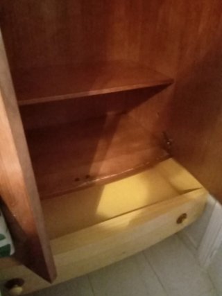 Armario de madera macizo con 2  cajones