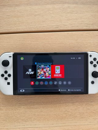 Nintendo Switch OLED Bianca + EA Sports FC 25