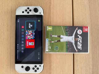 Nintendo Switch OLED Bianca + EA Sports FC 25