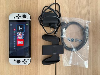 Nintendo Switch OLED Bianca + EA Sports FC 25