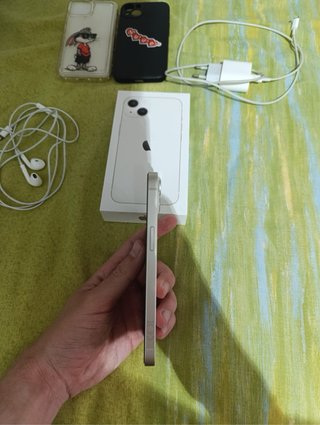 iPhone 13 Blanco + Accesorios