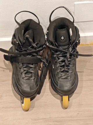 Patines agresivos de cuero negros