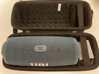 Altavoz JBL Charge 5 con funda