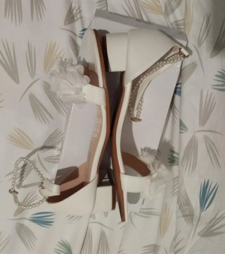 Sandalias Blancas Talla 38 + Guantes + Corona