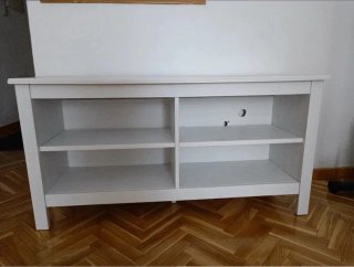 Mueble TV blanco IKEA con baldas