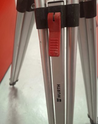 Nivel láser Würth y tripo