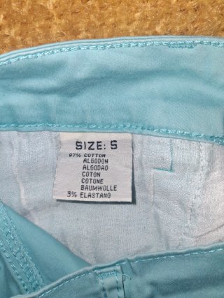 Pantalón corto azul celeste