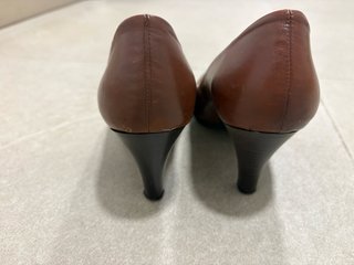 Zapatos de tacón de piel Nous