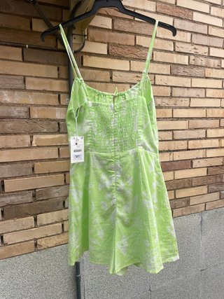 Mono corto lima NUEVO con estampado de Bershka