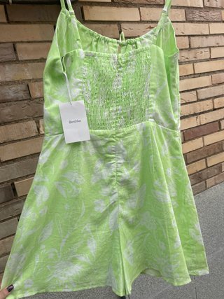 Mono corto lima NUEVO con estampado de Bershka