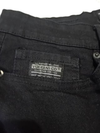 Pantalón vaquero elástico Voi Jeans Co. negro