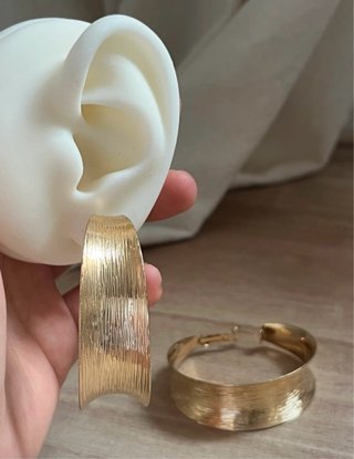 Pendientes grandes dorados estilo vintage