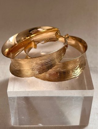 Pendientes grandes dorados estilo vintage