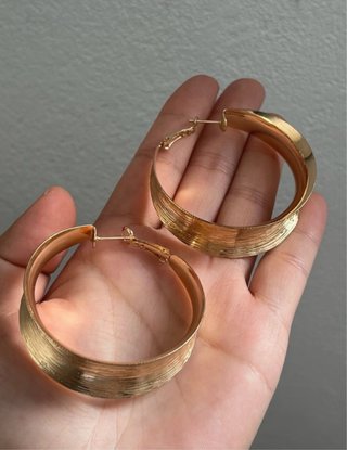 Pendientes grandes dorados estilo vintage