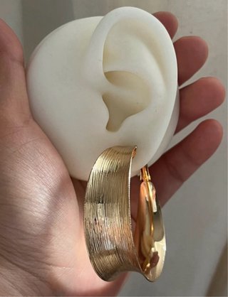 Pendientes grandes dorados estilo vintage