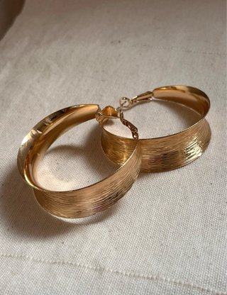Pendientes grandes dorados estilo vintage