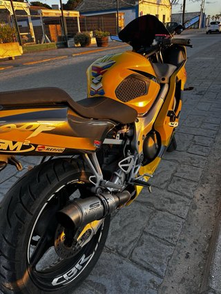 Honda CBR 600F Amarilla